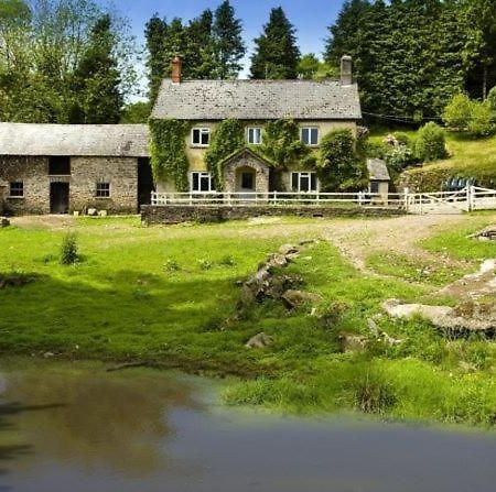 Bed and Breakfast Zeal Farm Далвертон Экстерьер фото