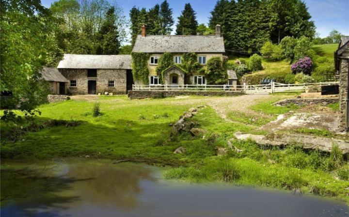Bed and Breakfast Zeal Farm Далвертон Экстерьер фото